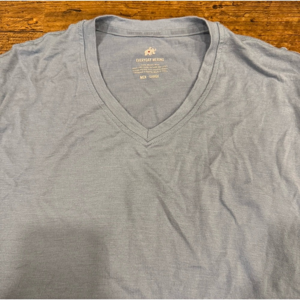 Woolly Blue Outdoor Hiking Performance Wool V-Neck Everyday T Shirt Men's Large